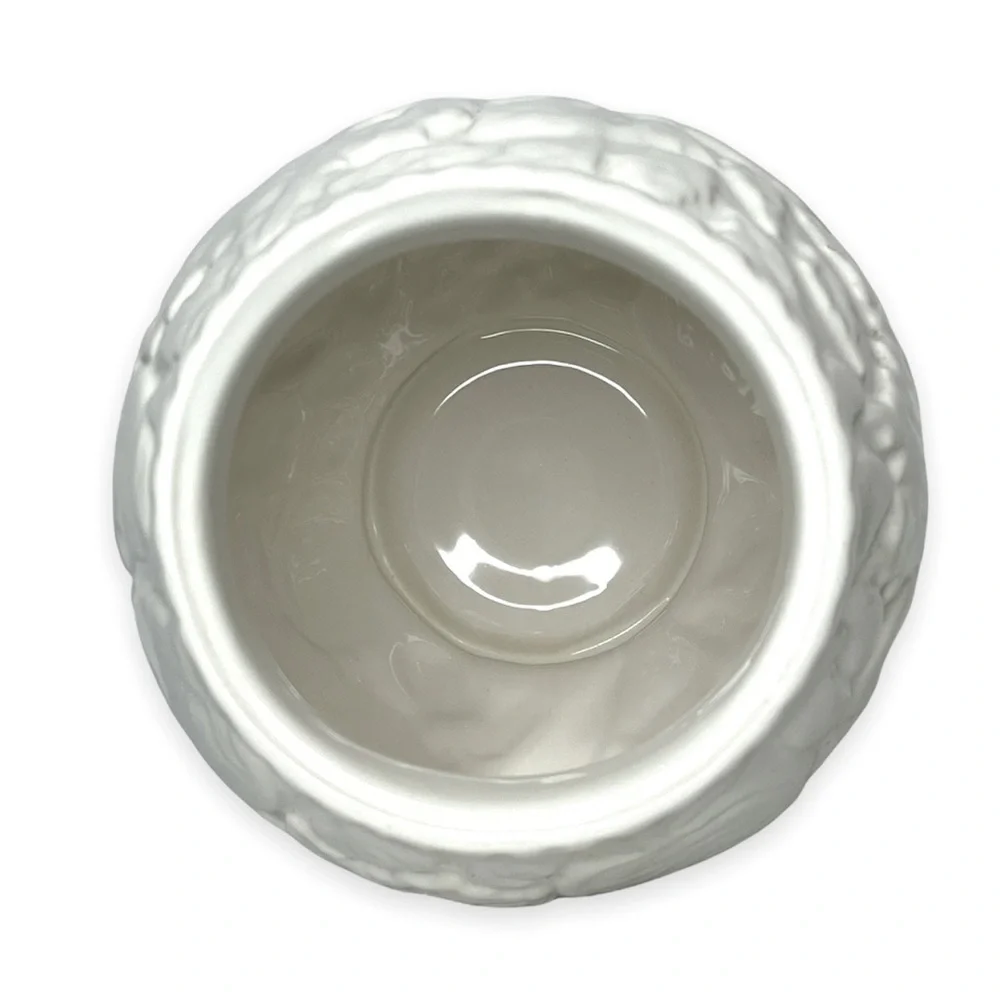 Porta white embossed